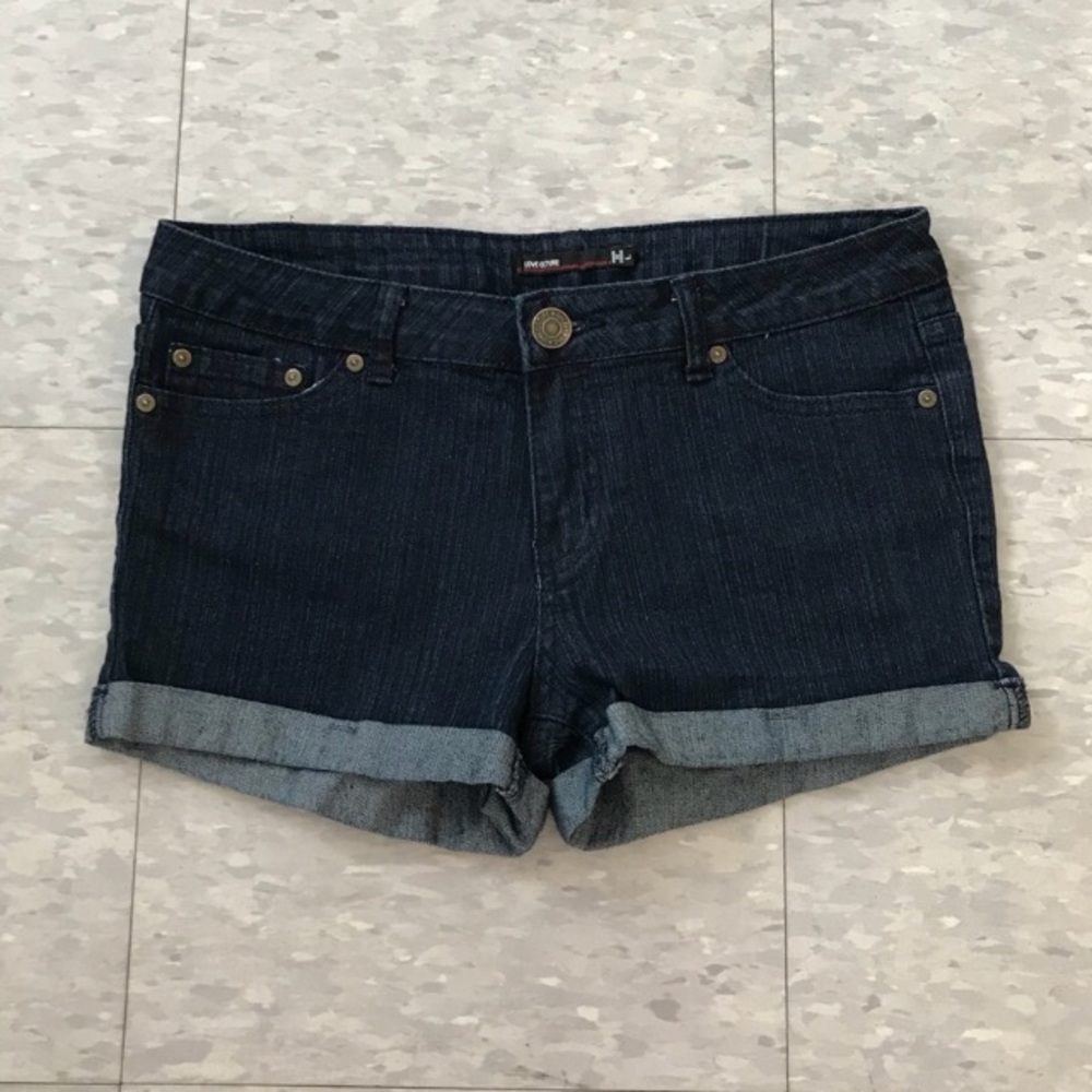 Love Culture Mid Shorts